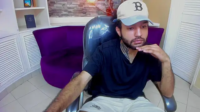 Hottie_Bear's cam snapshot