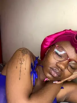 YummyMelanin117's cam snapshot