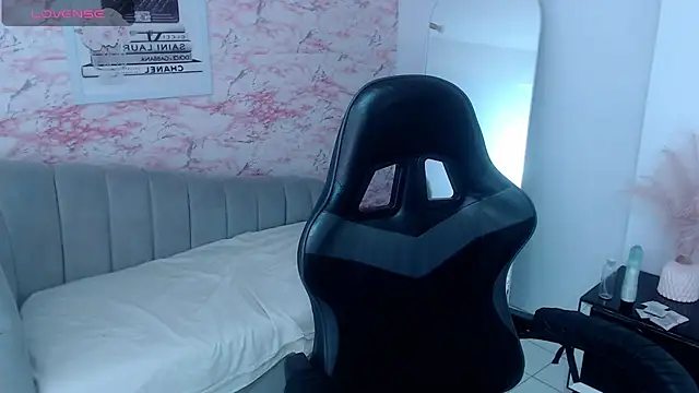 holly_t_'s cam snapshot