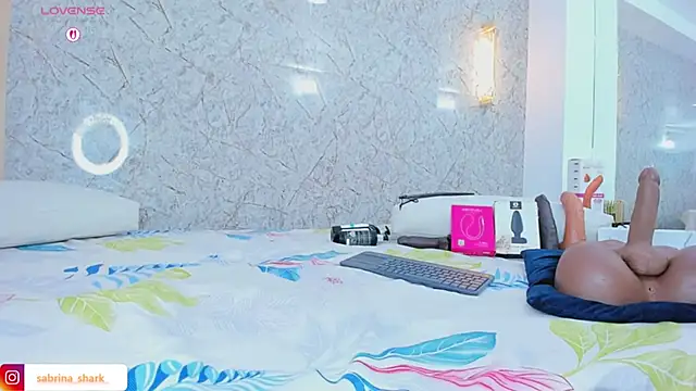 sabrina_shark_'s cam snapshot