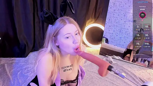 Lillie_Berry's cam snapshot