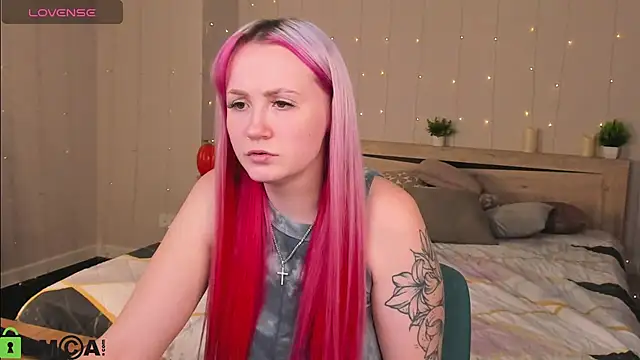 Joyce_Howard's cam snapshot