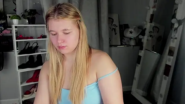 Rebecca_Kelly's cam snapshot