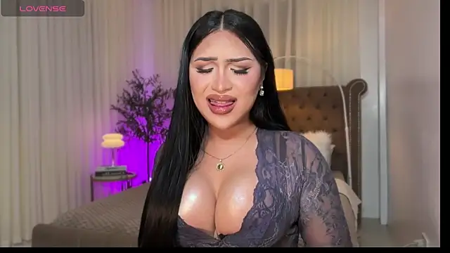 Your_Majesty_Tyra live sex cam