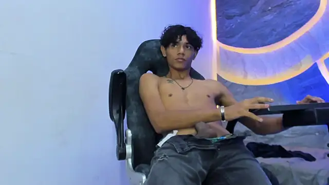 Sex_Boy_33_'s cam snapshot