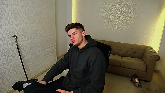 MaxKaiden live sex cam