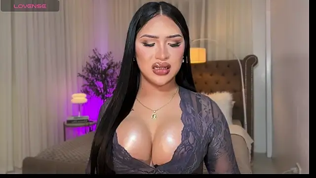 Your_Majesty_Tyra live sex cam