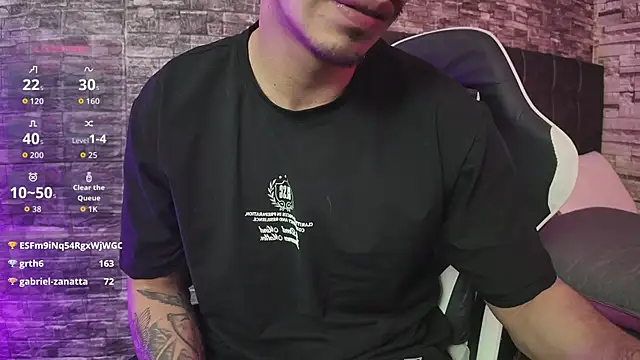 Rich_Couple_69's cam snapshot