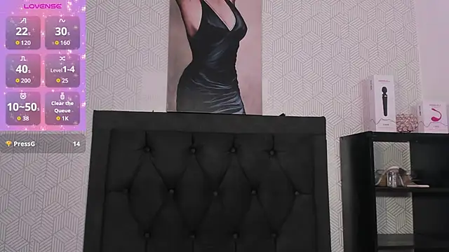 Selena_fox7 live sex cam