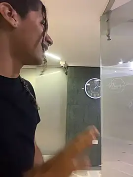 Maxim-Walker live sex cam