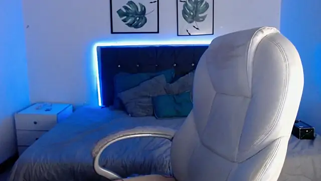 mia_collens's cam snapshot