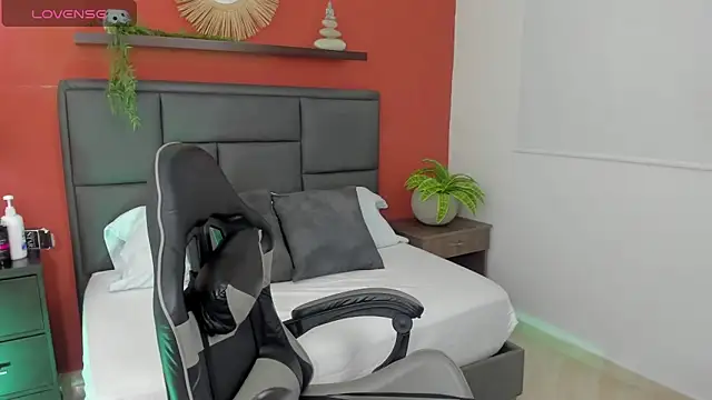 Clara_Luu's cam snapshot