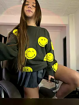 aly_golden_ live sex cam