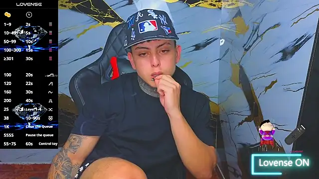 Kevin22_222 live sex cam