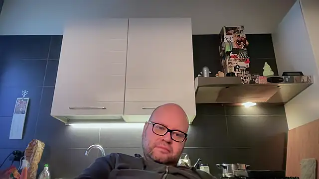 theitalianbear live sex cam