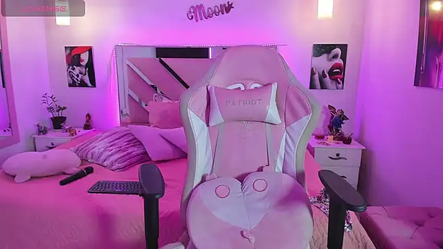 Karly_moon live sex cam