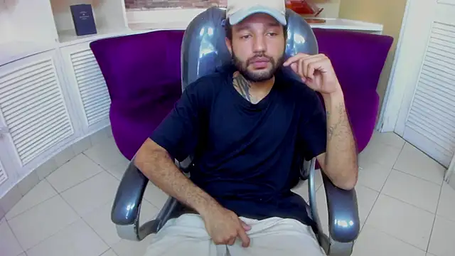 Hottie_Bear's cam snapshot