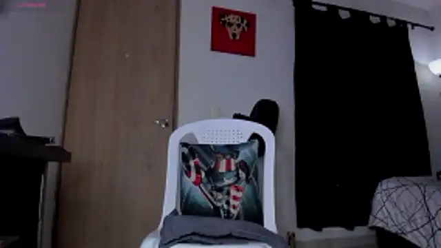 Cloudy_pigDude live sex cam