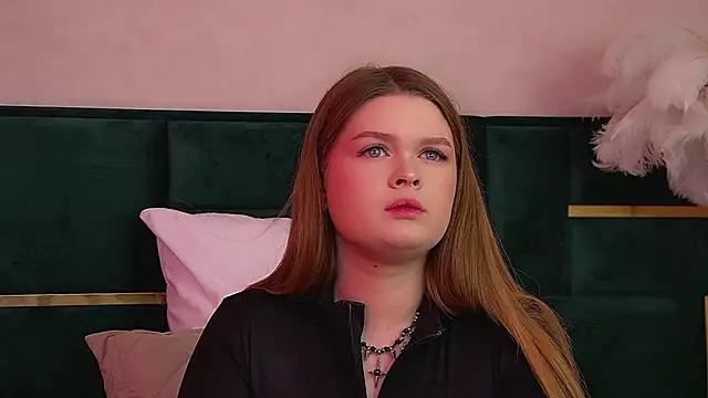 CrystalLyons live sex cam