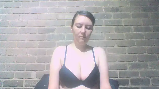 EksJouneMwah live sex cam