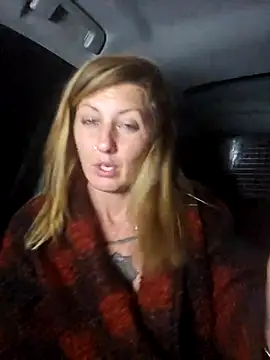 SheIsSomething's cam snapshot