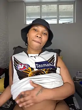 DrippinCaramelCutie live sex cam