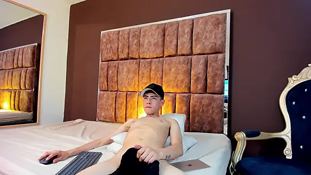 Sebastian_Reed live sex cam