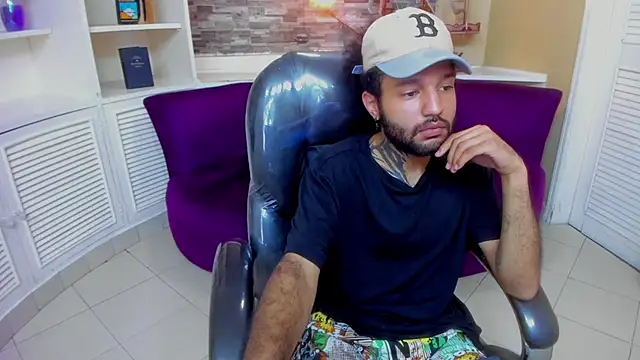 Hottie_Bear live sex cam