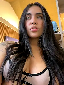 DaphneUwu live sex cam