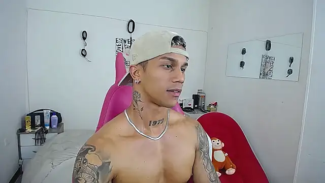 Leonard_Price live sex cam