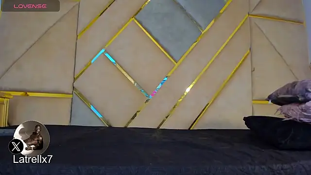 Latrellx7 live sex cam