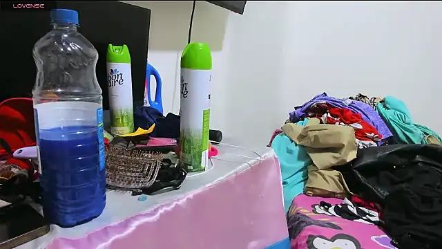 zou_quira live sex cam