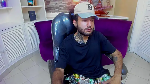 Hottie_Bear live sex cam