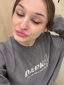 ErikaMuse's cam snapshot