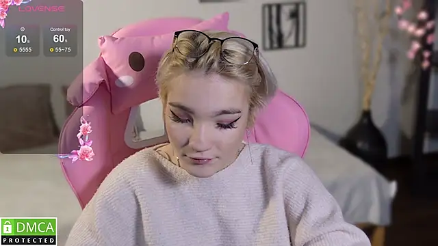 Megan_Lora's cam snapshot