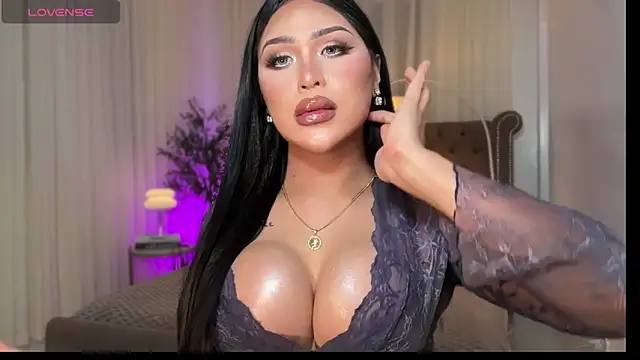 Your_Majesty_Tyra live sex cam