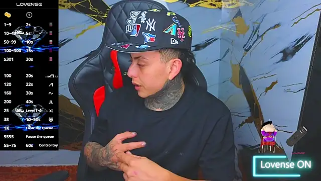 Kevin22_222 live sex cam