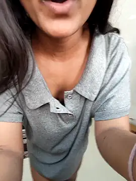 anshika0124's cam snapshot