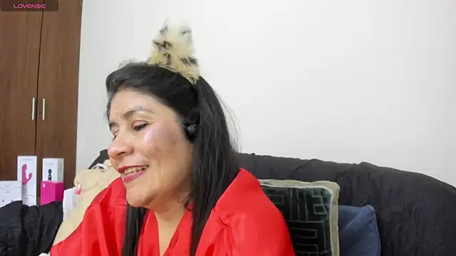 kiraGeiner live sex cam