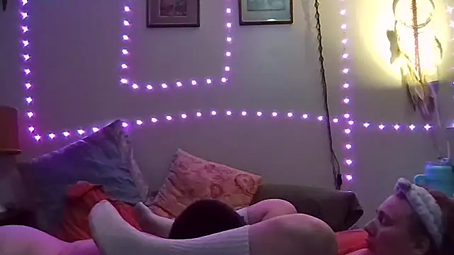 Redriddinghood8's cam snapshot