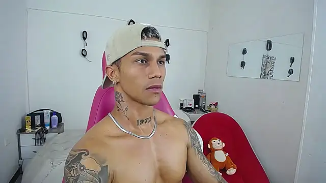 Leonard_Price live sex cam