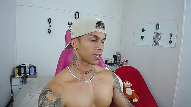 Leonard_Price live sex cam