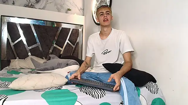 TWINKS_FRIENDS live sex cam