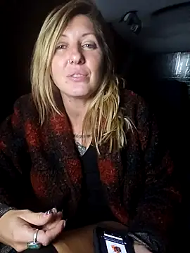 SheIsSomething's cam snapshot