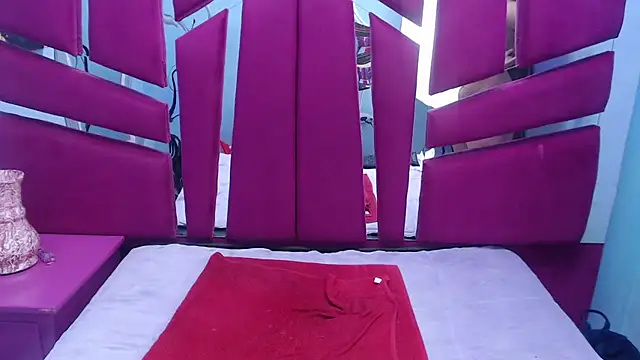 ChloeGibson_'s cam snapshot