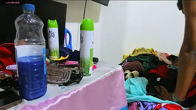 zou_quira live sex cam