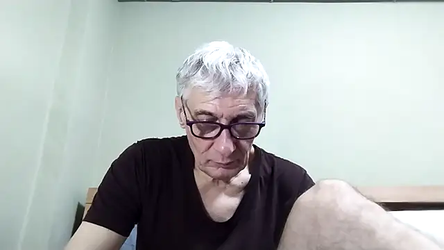 BIGUNCUTHARDCOCK live sex cam