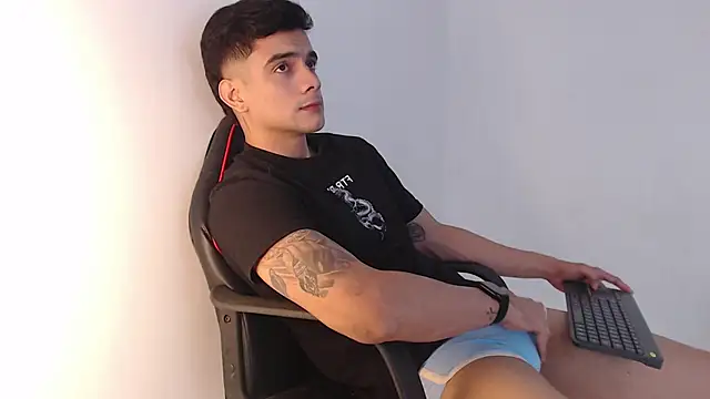 adam_levis17 live sex cam