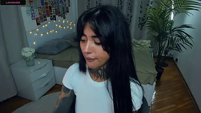 CharimgSabrina's cam snapshot