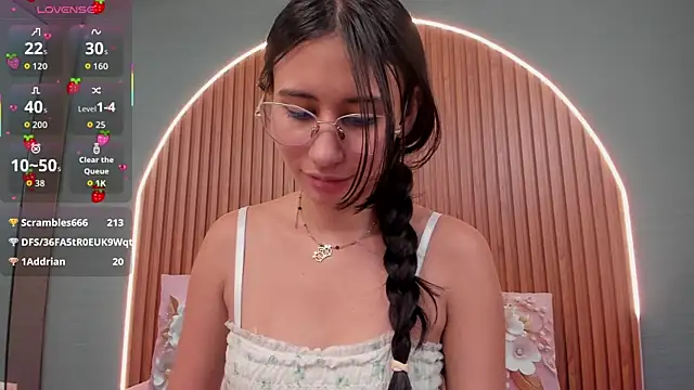 NayeCloud live sex cam